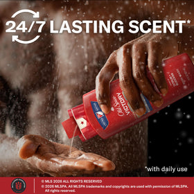 Flacon de Gel Douche Old Spice MLS Victory sur un fond de douche