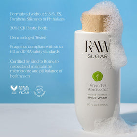 Flacon de gel douche RAW SUGAR sur un fond naturel