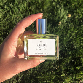 Flacon de Jus de Kiwi avec étiquette colorée