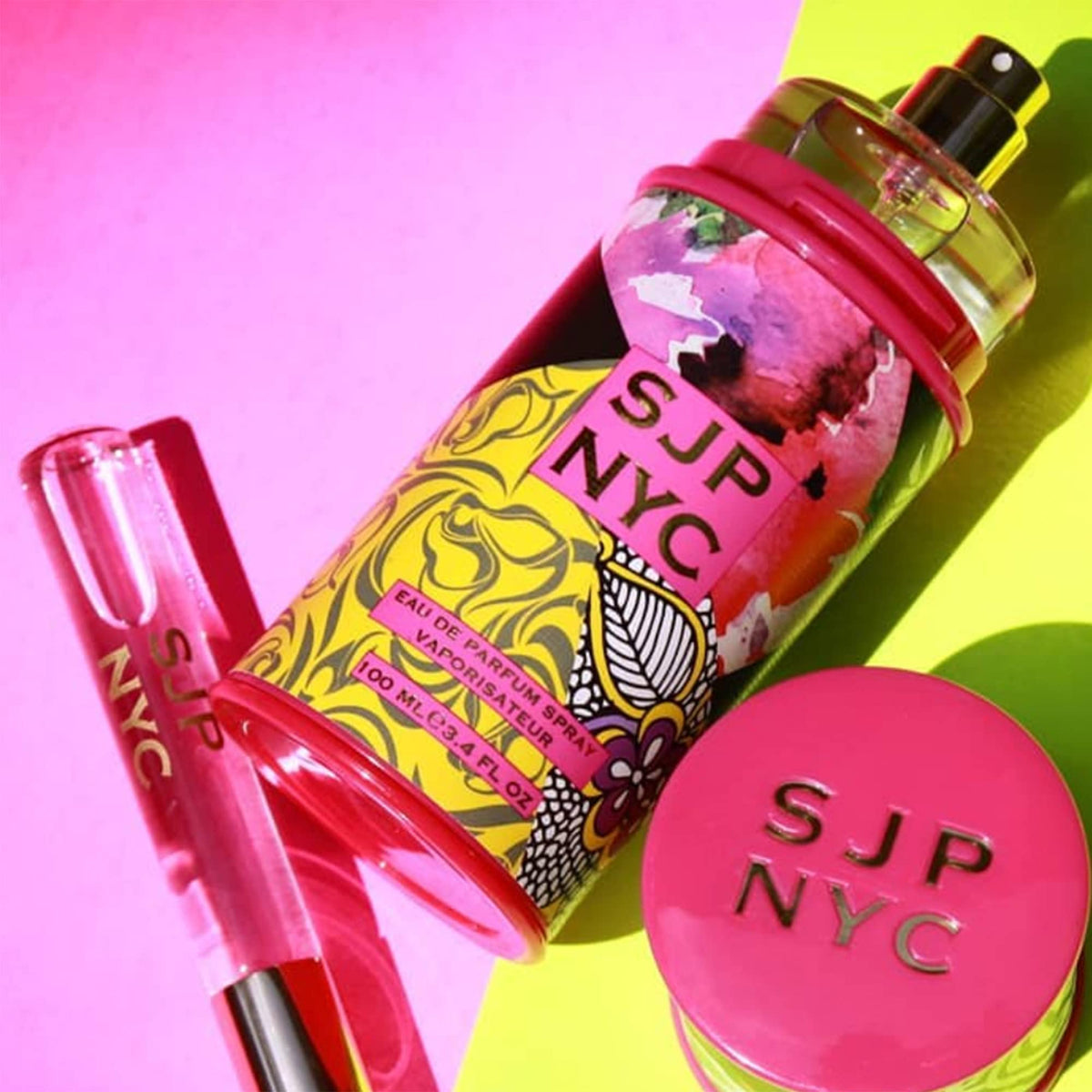 Flacon de l'Eau de Parfum NYC de Sarah Jessica Parker avec étiquette visible