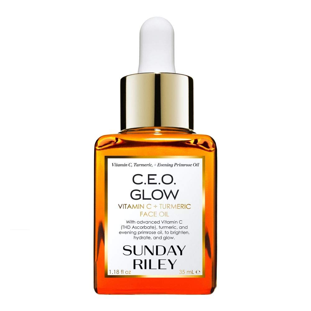 Flacon de l'huile visage C.E.O. Glow de Sunday Riley avec son étiquette
