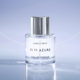Flacon de Lake & Skye Azure Eau de Parfum 50 ml sur fond blanc