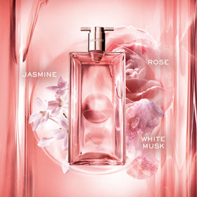 Flacon de Lancôme Idôle Eau de Parfum sur une coiffeuse