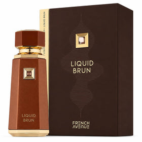 Flacon de Liquid Brun à côté d'accessoires de mode pour homme