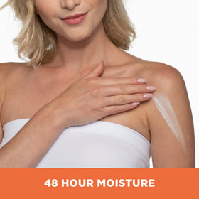 Flacon de lotion corporelle Palmer's au beurre de karité sur fond neutre