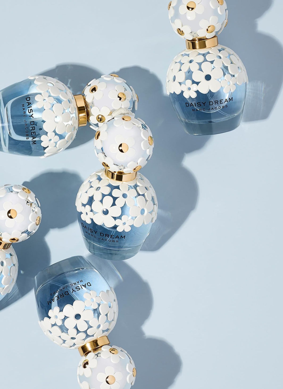 Flacon de Marc Jacobs Daisy Dream Eau de Toilette 3,3 fl oz avec étiquette visible