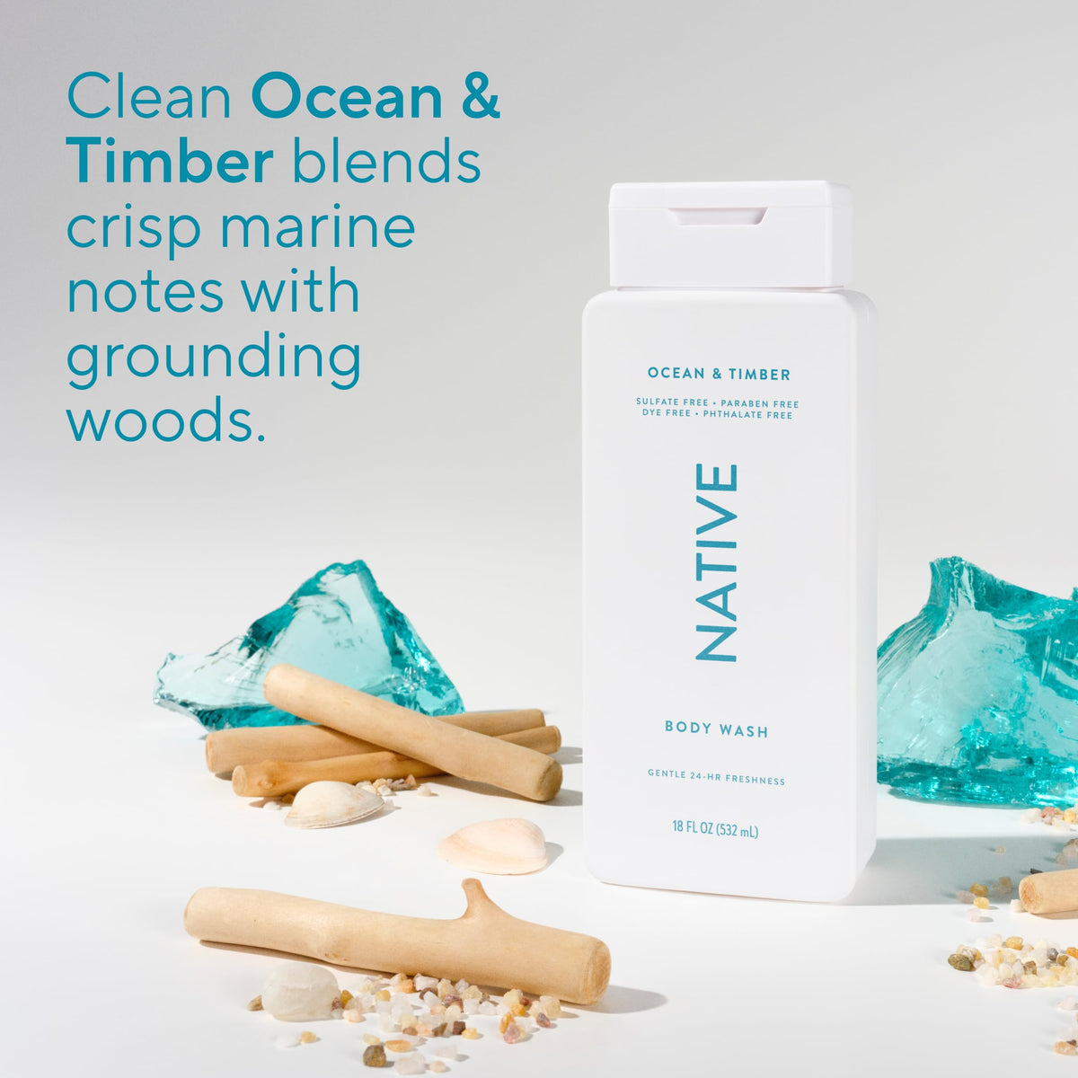 Flacon de Native Gel Douche Ocean & Timber sur un fond de salle de bain