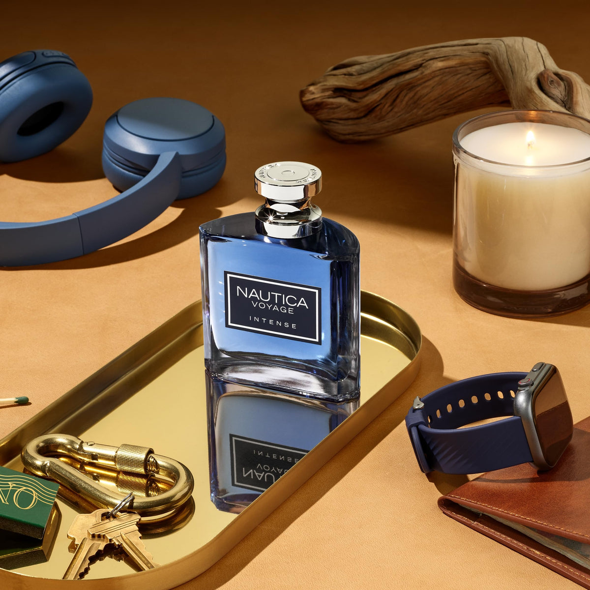 Flacon de Nautica Voyage Intense avec bouchon