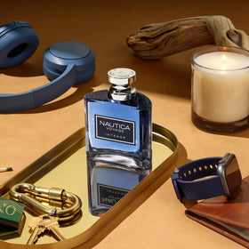 Flacon de Nautica Voyage Intense avec bouchon