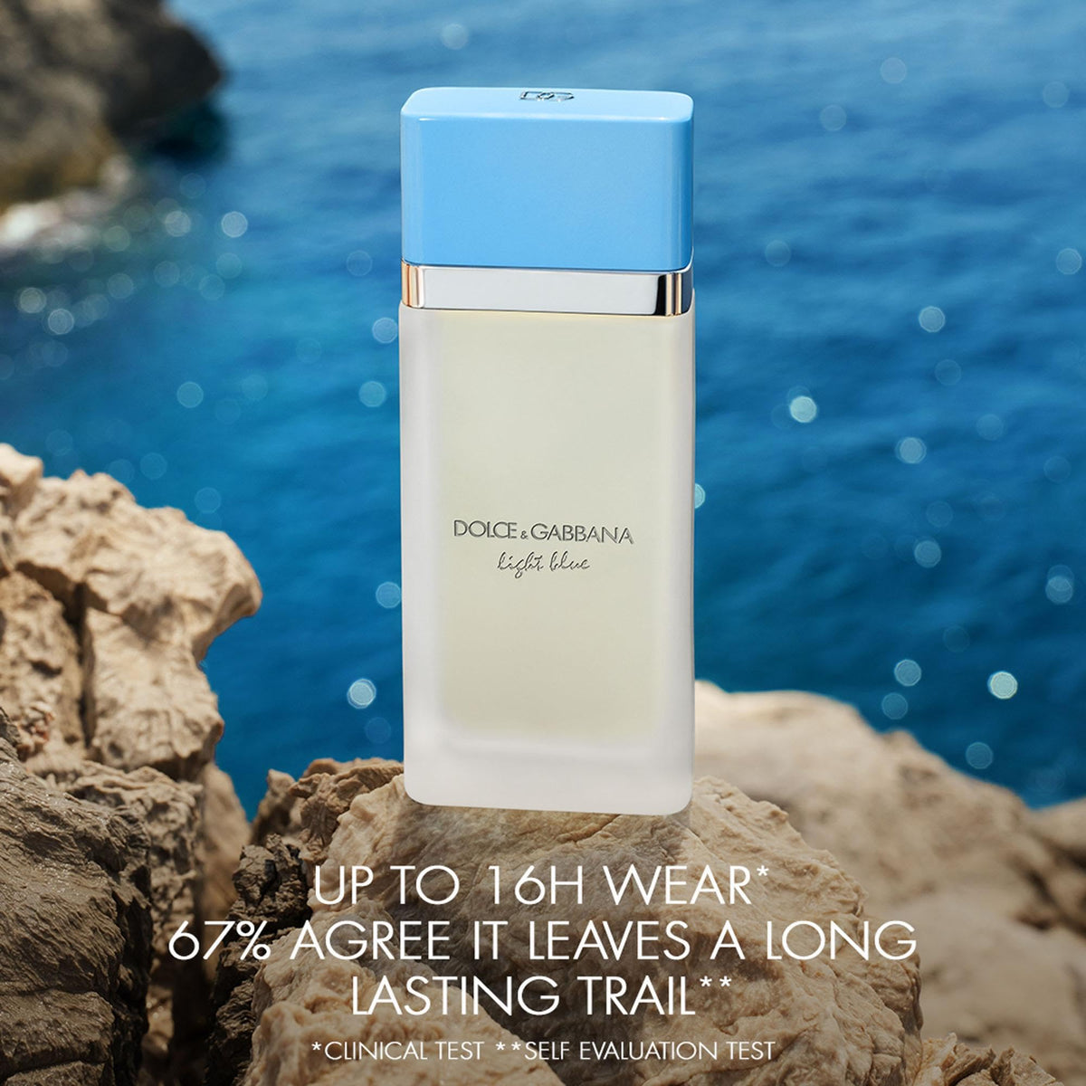 Flacon de parfum Dolce&Gabbana Light Blue sur une table