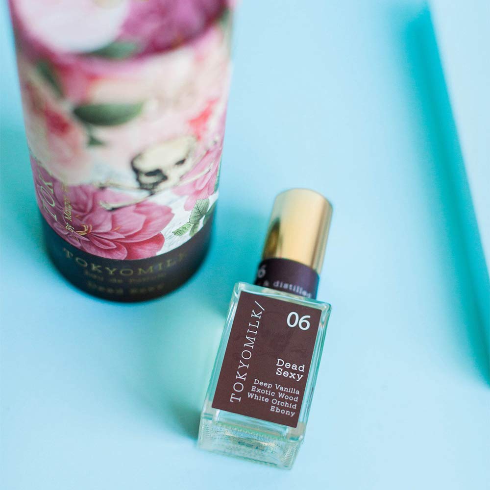 Flacon de parfum TOKYOMILK Dead Sexy avec accessoires de beauté
