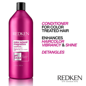 Flacon de Redken Color Extend Magnetics Après-Shampooing sur une coiffeuse