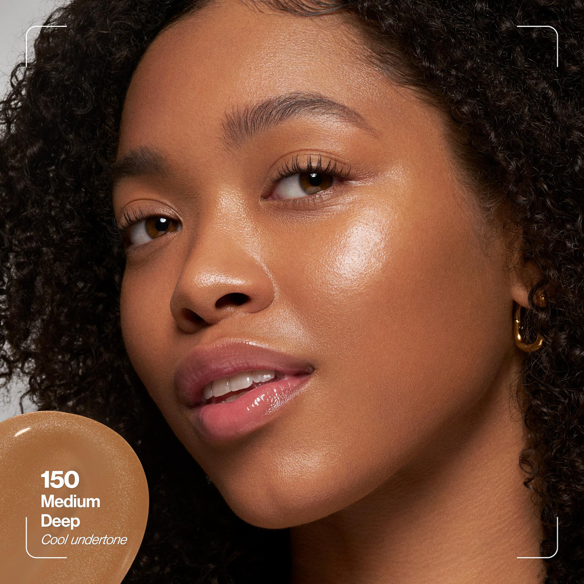 Flacon de Revlon PhotoReady Lift + Fill Skin Tint 150 Moyen-Foncé