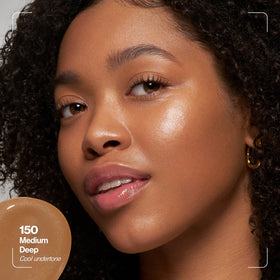 Flacon de Revlon PhotoReady Lift + Fill Skin Tint 150 Moyen-Foncé