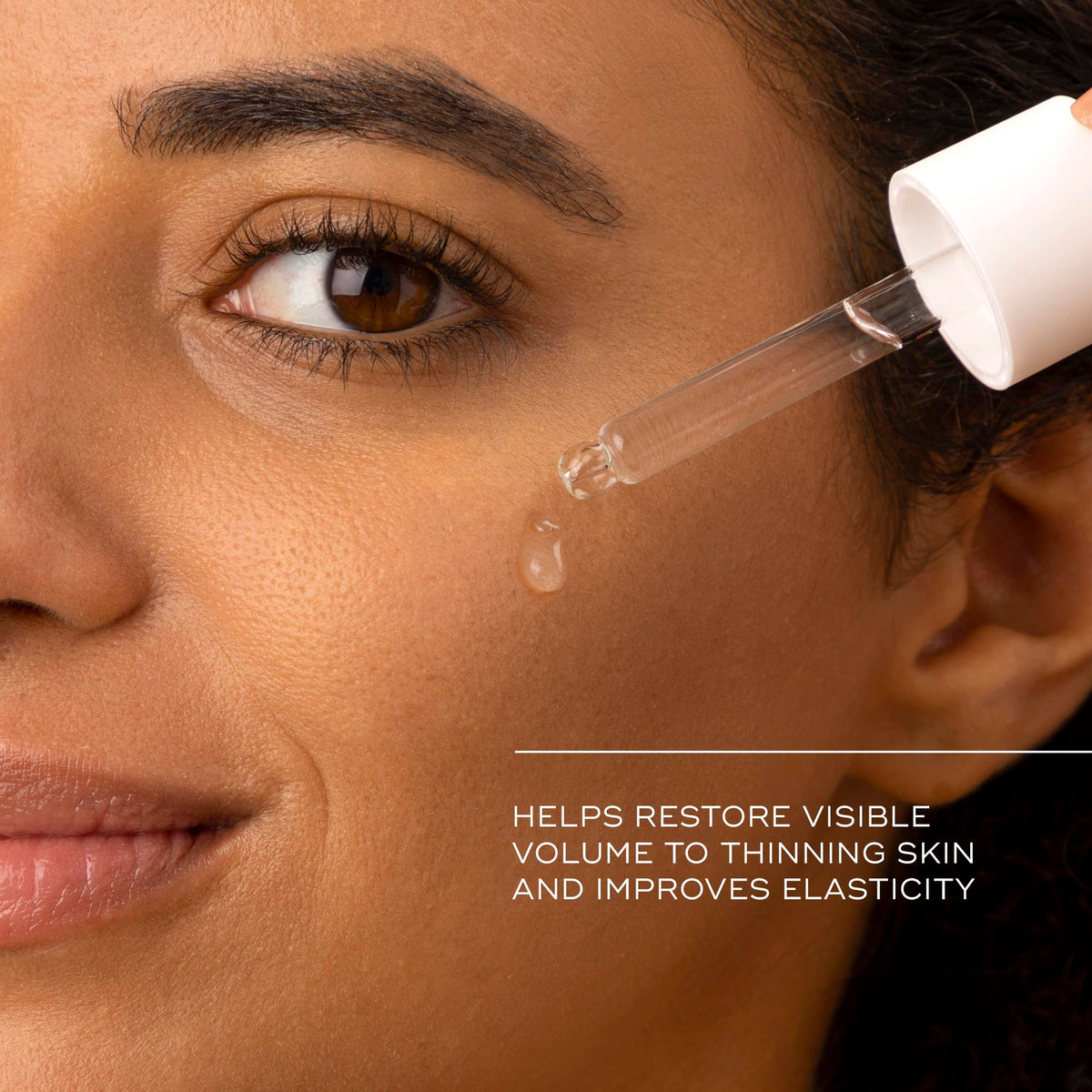 Flacon de sérum Medik8 Peptides avec étiquette visible