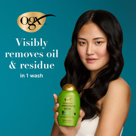 Flacon de shampooing OGX avec étiquette détaillée affichant les ingrédients