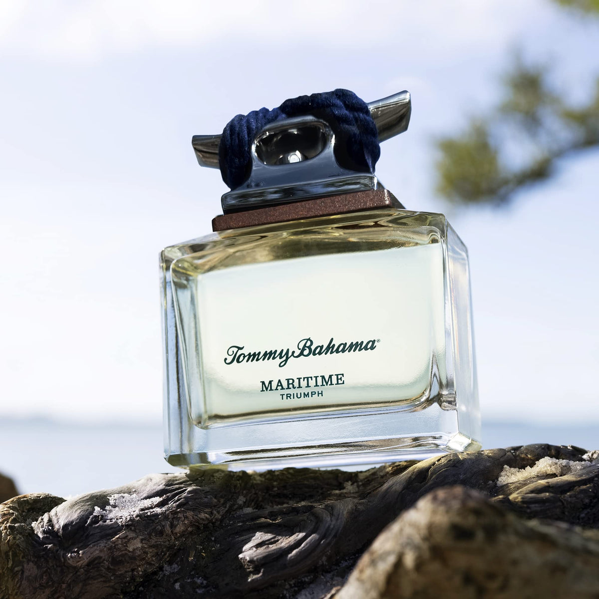 Flacon de Tommy Bahama Eau de Cologne Maritime Triumph 125 ml avec étiquettes