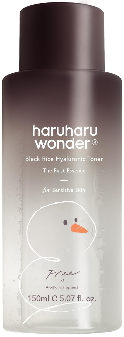 Flacon de tonique hyaluronique Riz Noir HARUHARU Édition Noël devant un fond blanc.
