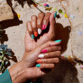 Flacon de vernis à ongles essie avec étiquette