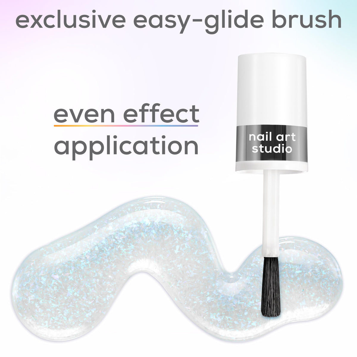 Flacon de vernis à ongles essie Mystic Marine sur une table