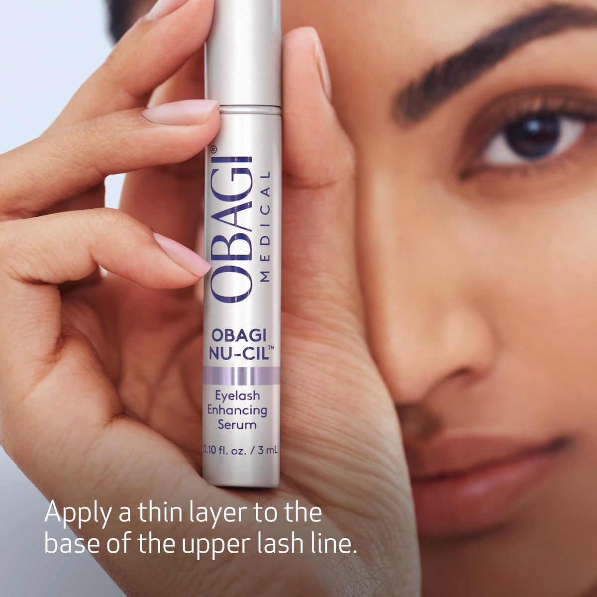 Flacons de sérum Obagi Medical montrant la texture du produit