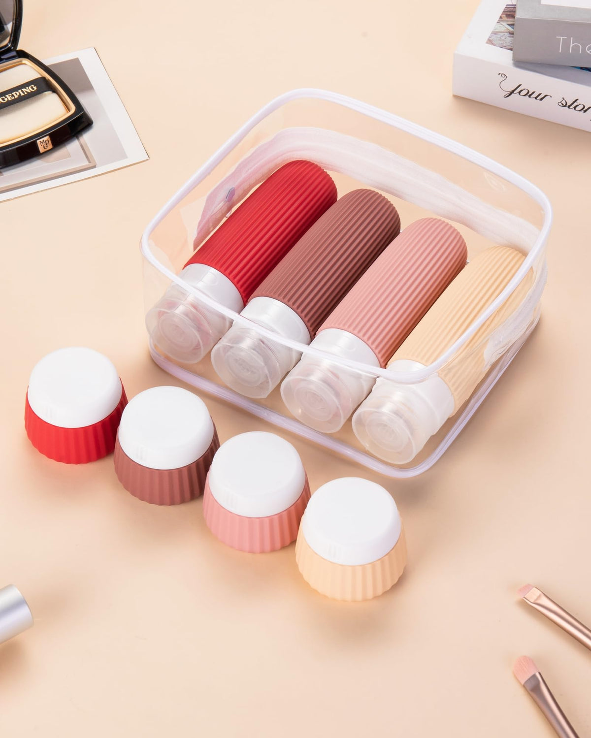 Flacons de voyage Mrsdry en silicone disposés sur une table
