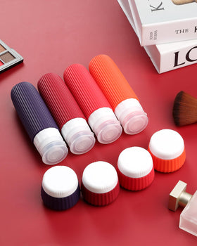 Flacons en silicone Mrsdry alignés sur un fond clair pour mise en valeur