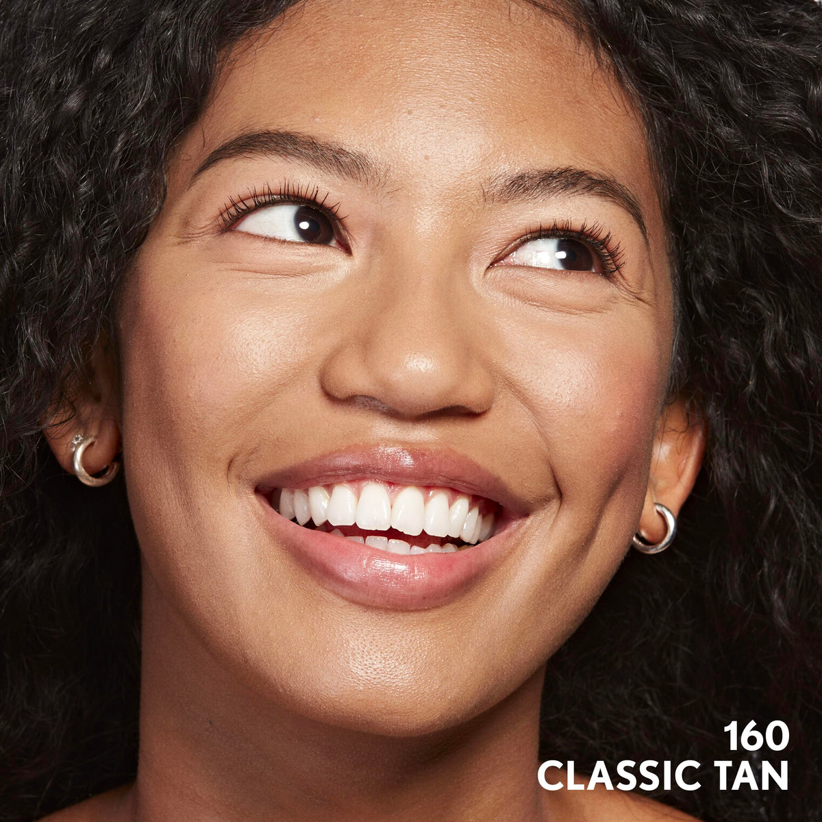 Fond de teint COVERGIRL avec accessoires de maquillage