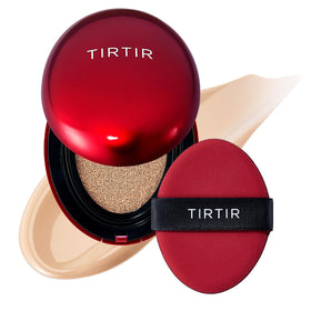 Fond de teint cushion TIRTIR rouge modèle avant avec couvercle ouvert