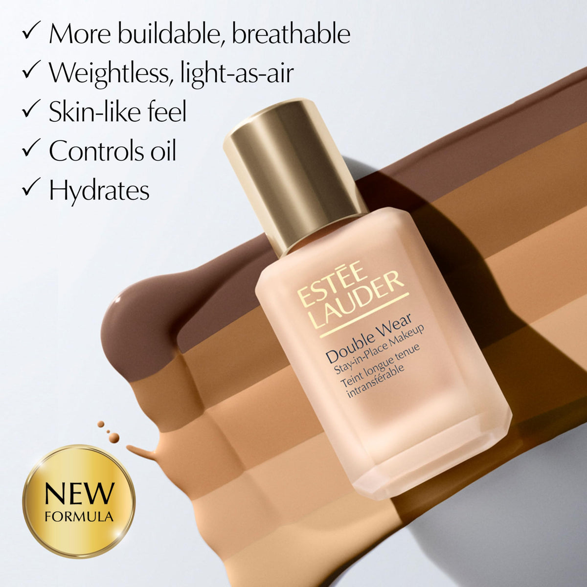 Fond de teint Estée Lauder Double Wear sur une table de maquillage