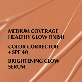 Fond de teint IT Cosmetics CC+ Nude Glow sur une peau propre