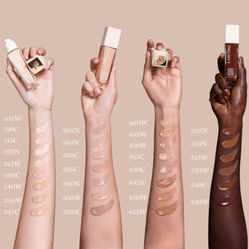 Fond de teint Lancôme Teint Idole 325C sur un fond neutre