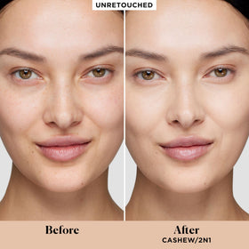Fond de teint liquide Laura Mercier 2N1 Cashew avec texture sur main