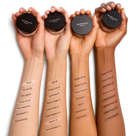 Fond de teint poudre libre bareMinerals 18g en situation