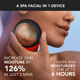 FOREO UFO 3 appareil de soin avec masque activé à côté