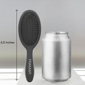 FRAMAR Mini Brosse à Cheveux Démêlante en situation de voyage