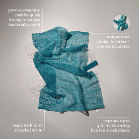 Gant de bain EcoTools étendu, montrant sa longueur de 1,2 mètre