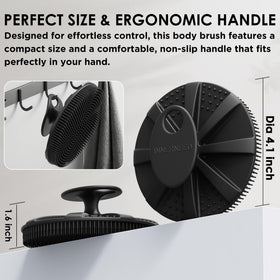 Gant de bain INNERNEED en silicone noir dans un environnement de salle de bain