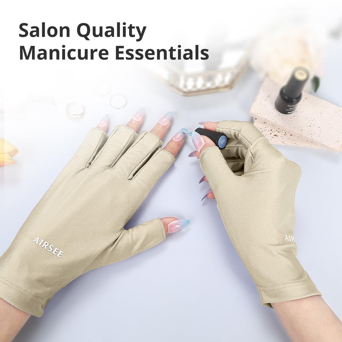 Gants AIRSEE utilisés lors d'une manucure
