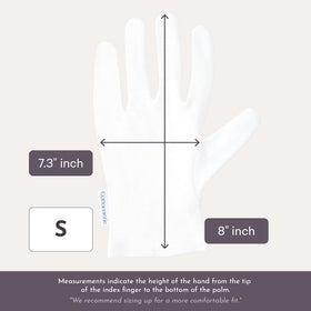 Gants en coton COTTONNERIE, mise en scène sur une table de nuit