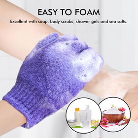 Gants exfoliants Evridwear avec gel douche à côté