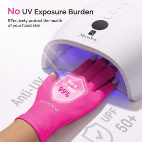 Gants MelodySusie portés pendant une manucure en gel