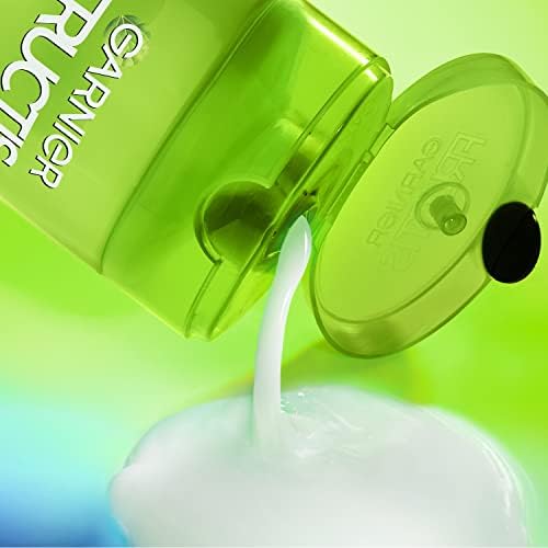 Garnier Fructis 2-en-1 sur un comptoir de salle de bain