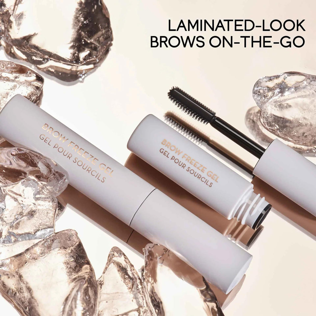 Gel à sourcils transparent mini Anastasia Beverly Hills sur fond neutre