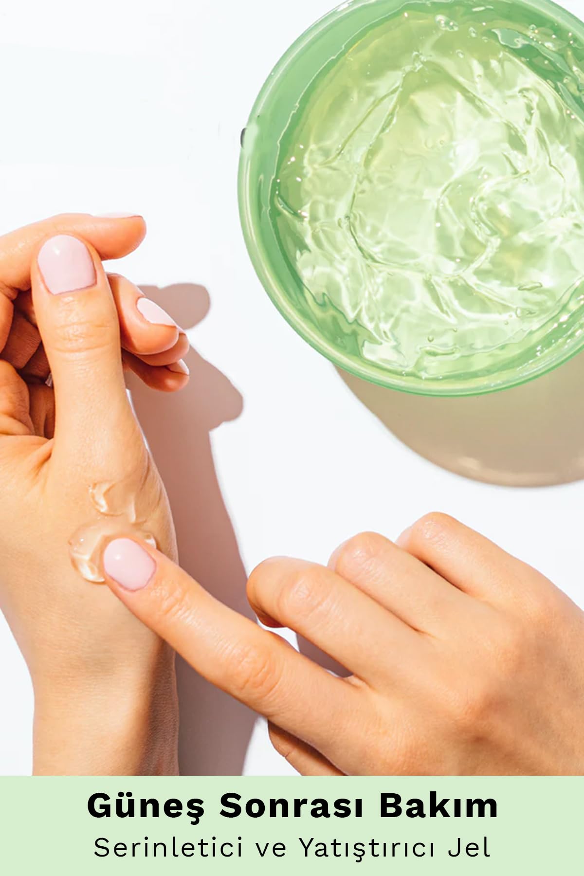 Gel d'Aloe Vera Nature Republic application sur le visage
