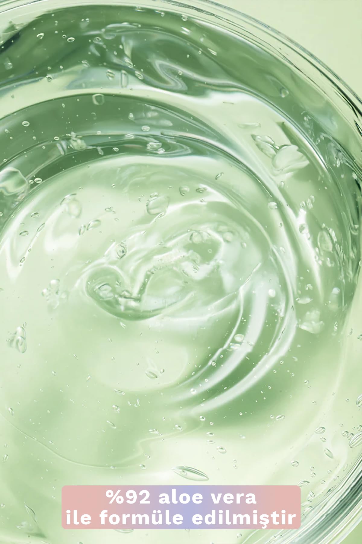 Gel d'Aloe Vera Nature Republic sur une surface blanche