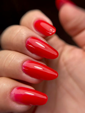 Gel de construction IN.HYPE rouge avec texture visible