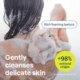 Gel douche ATTITUDE avec mousse crémeuse dans un environnement de douche