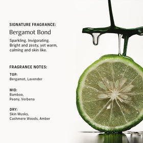 Gel douche CYKLAR avec des ingrédients naturels en arrière-plan