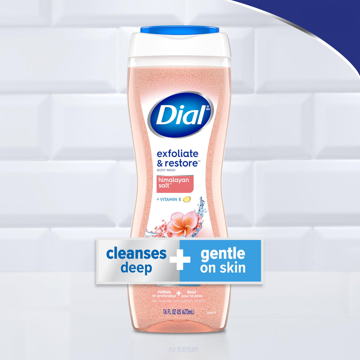 Gel douche Dial sur une éponge dans une salle de bain